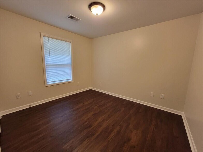 Building Photo - 9167 Bent Pine Ct NE