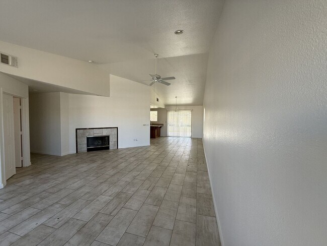 Building Photo - Copper Hills Home-Ready for Movein!
