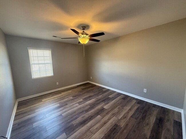Building Photo - You'll Love the Modern Upgrades in this Fully Remodeled Condo!
