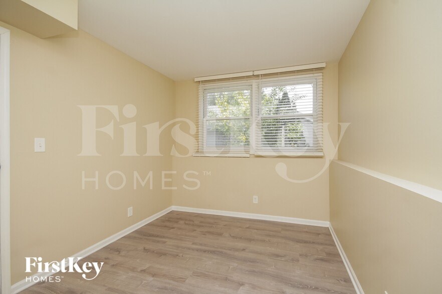 Building Photo - 1838 Ashwood Ln