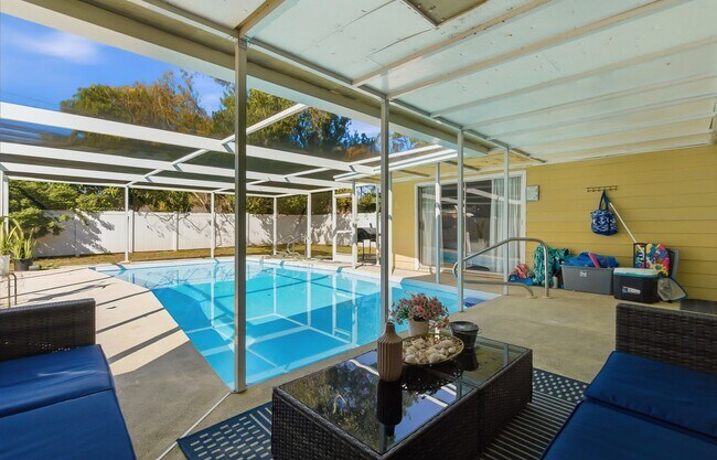 Building Photo - Charming Sarasota Retreat –4-Bedroom/3-Bathroom Modern Pool Home Near Everything!