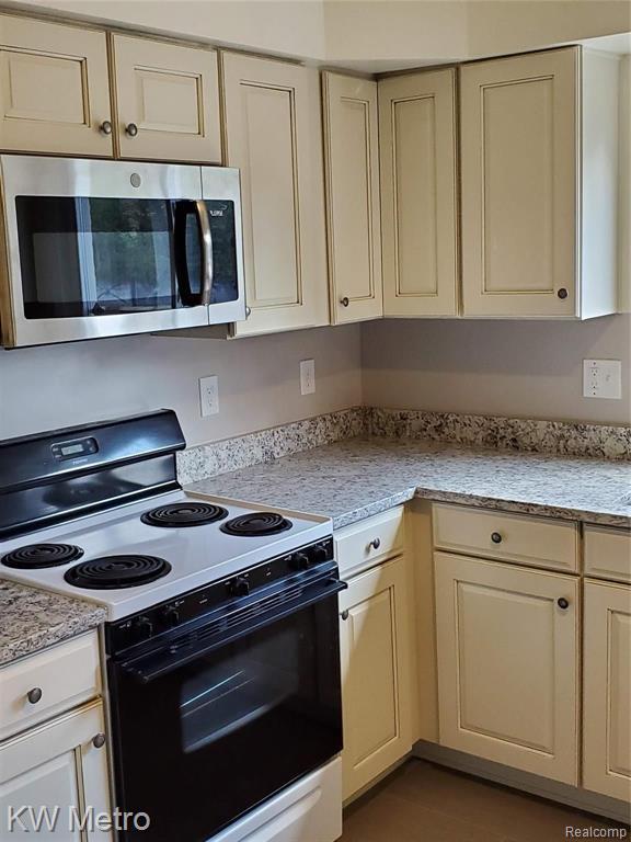 Building Photo - 553 N Old Woodward Ave