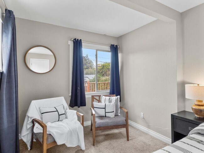 Building Photo - Charming Tacoma 2BR with Private Patio & RV Parking