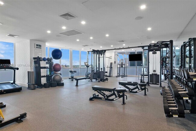 Building Photo - 1100 Biscayne Blvd