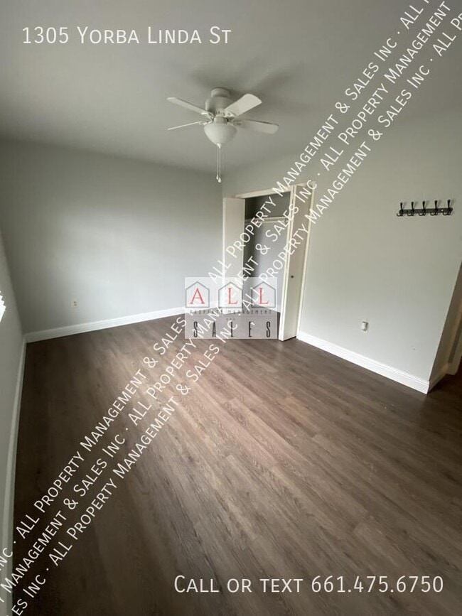 Building Photo - 1305 Yorba Linda St