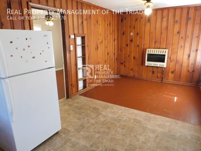 Building Photo - MOVE IN SPECIAL - Cozy 1 Bedroom/1 Bath in...