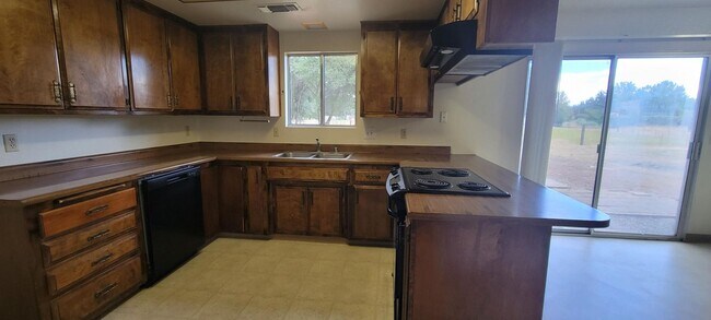 Building Photo - Cottonwood Country Living Near Schools