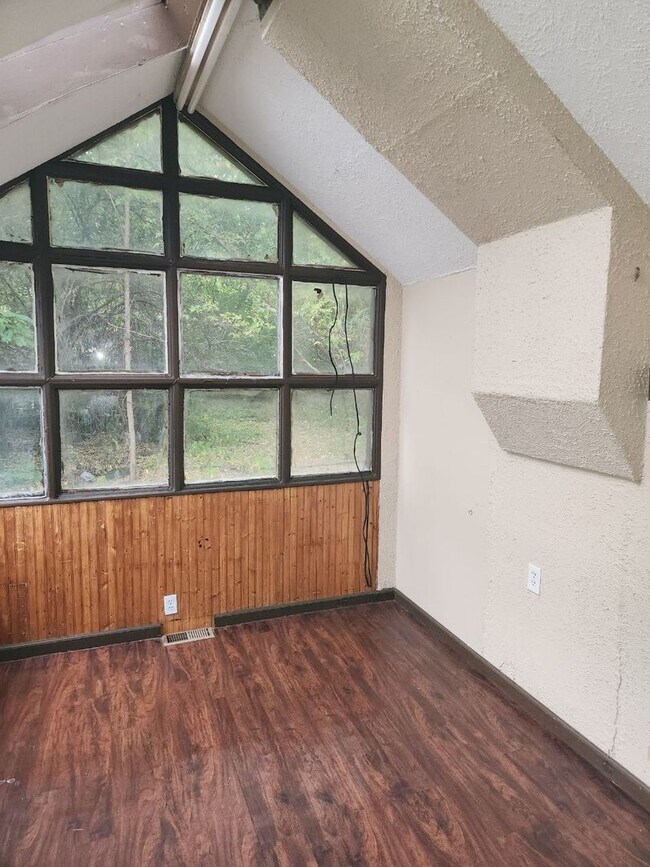 Building Photo - 227 Dewey Ave