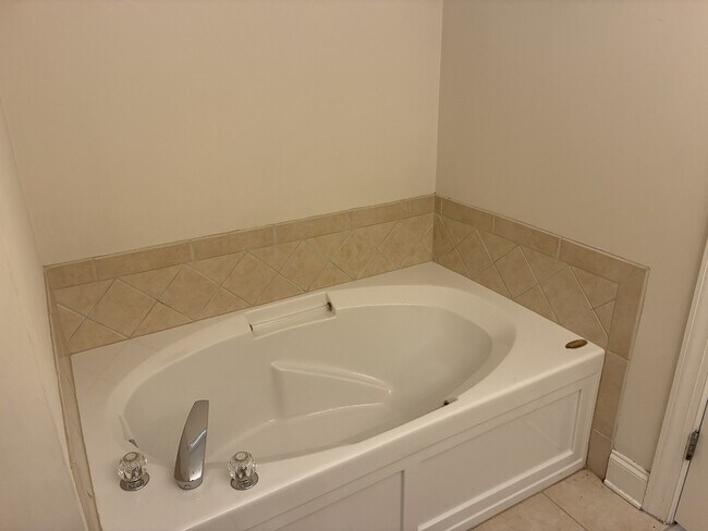 Building Photo - 808 Pisgah Park