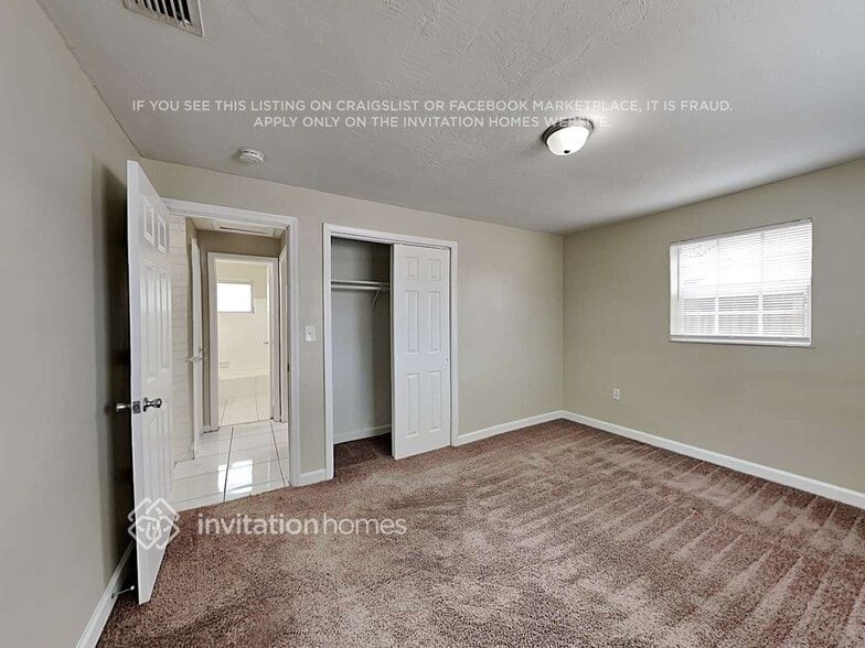 Building Photo - 2401 Jamaica Dr