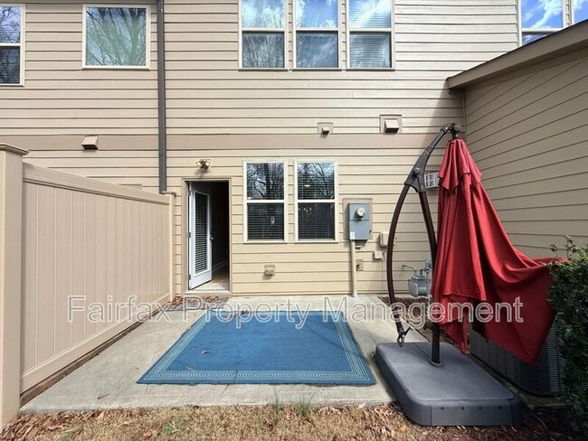 Building Photo - 212 Ellsworth Manor Dr