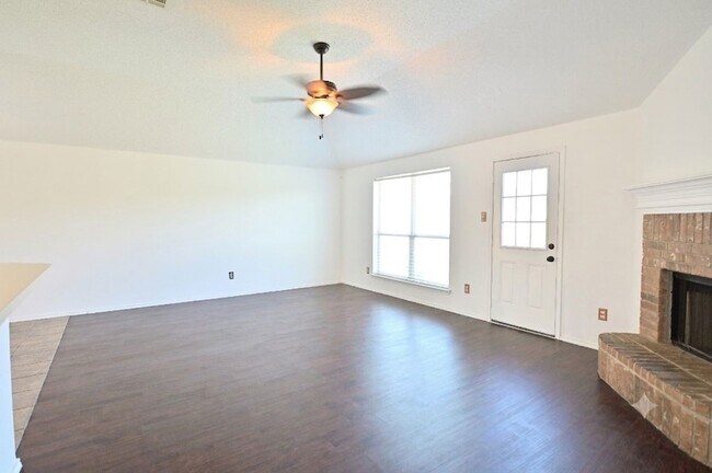 Building Photo - 1631 Mt Zion Dr