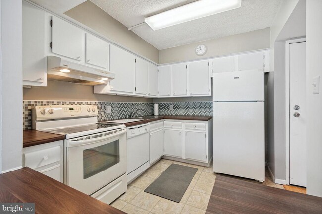 Building Photo - 2921 N Leisure World Blvd