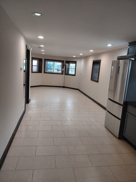 Building Photo - 3713 W Shakespeare Ave