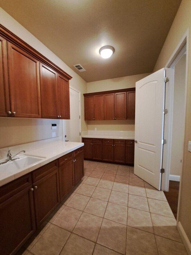 Building Photo - Custom Clovis Residence in Gated Community | Spacious Layout & 3-Car Garage!