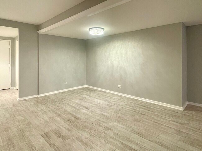 Building Photo - 40 E 9th St