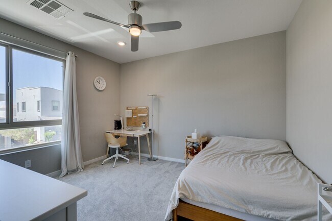 Building Photo - Furnished Luxury Rental with Mountain View...