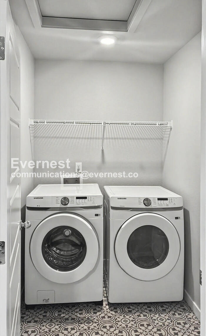 Building Photo - 235 Molinar St