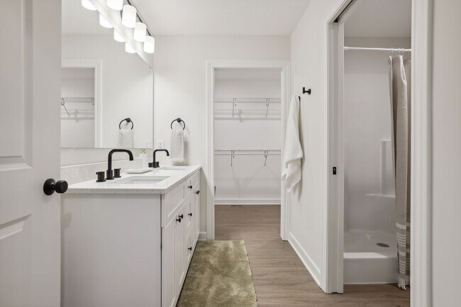 Building Photo - Model 3 Bedroom Town Home