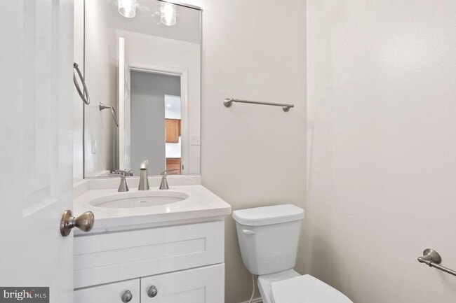 Building Photo - 28 Salthill Ct