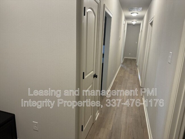 Building Photo - 112 Segovia Wy