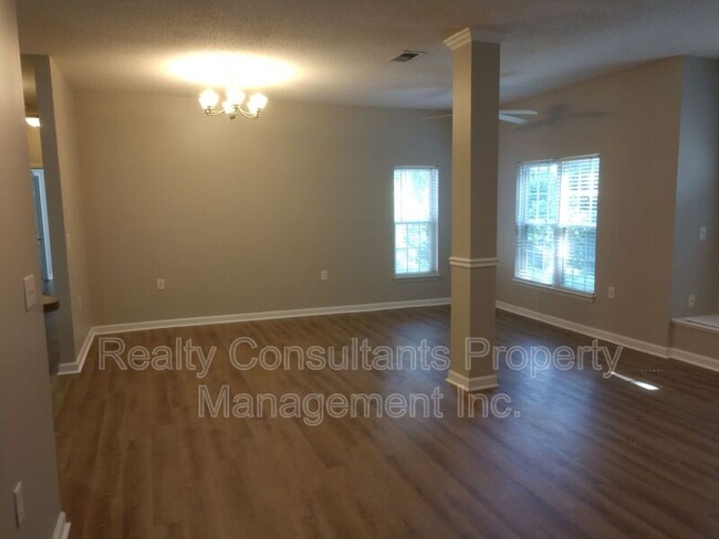 Building Photo - 3003 Greystone Pt