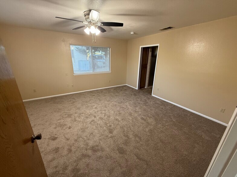 Main bedroom, new flooring throughout - 15936 Lime St