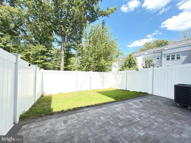 Building Photo - 2512 Buckthorn Dr