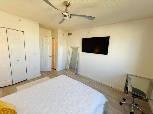 Building Photo - 651 Okeechobee Blvd