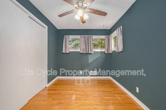Building Photo - 1437 Lewison Ave NE