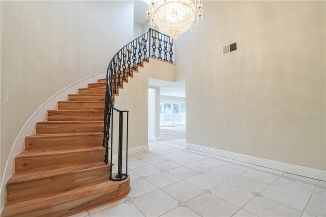 Building Photo - 16608 Park Ln Cir