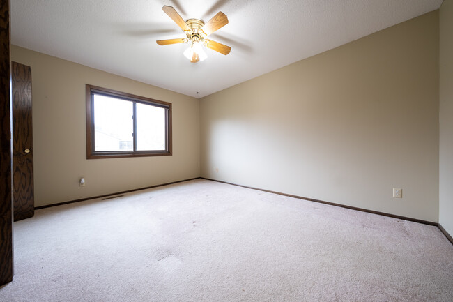 Building Photo - 1417 Raleigh Dr