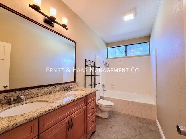 Building Photo - 5101 Tortuga Dr