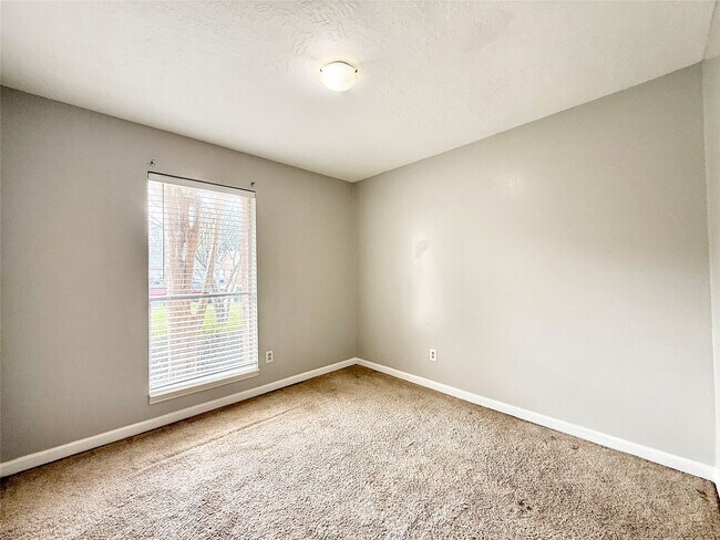 Building Photo - 12018 Swan Creek Dr