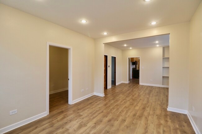 Building Photo - 3807 N Narragansett Ave