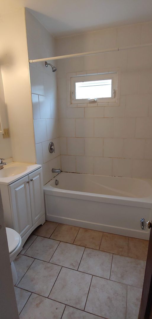 Building Photo - 351-351 Roosevelt Ave