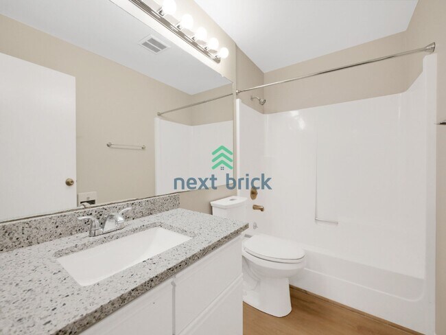 Building Photo - Spacious Private 2 Bed 2 Bath Condo for Rent!