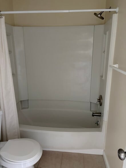 Building Photo - 706 The Woods