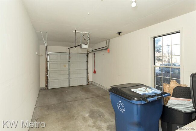 Building Photo - 516 Newburne Pointe