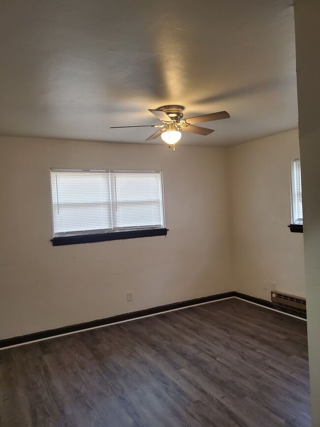 Building Photo - Chesapeake: 2 bedroom 1 bath Duplex in Gre...