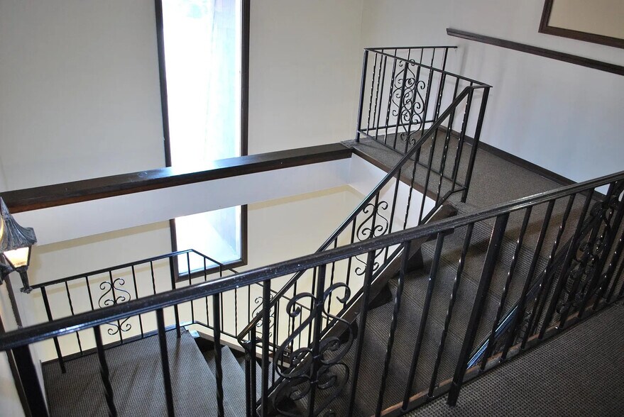 Building Photo - 5520 Belmont Rd