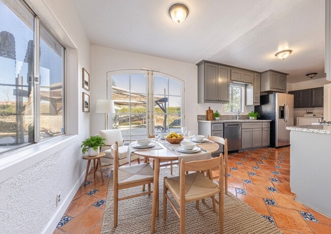 Building Photo - 3 Bedroom Home with Outdoor Space in Frogtown!