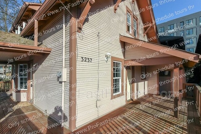 Building Photo - 3232 N Michigan Ave