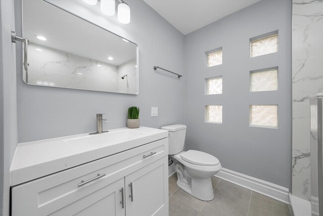 Building Photo - 9624 W Shore Dr