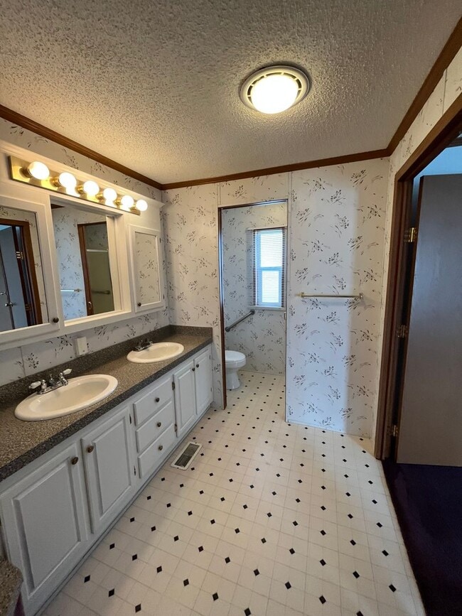 Building Photo - 3 Bedroom Mobile Home with Carport in Billings Heights