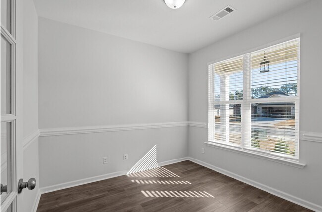 Building Photo - 8163 Snelling Dr
