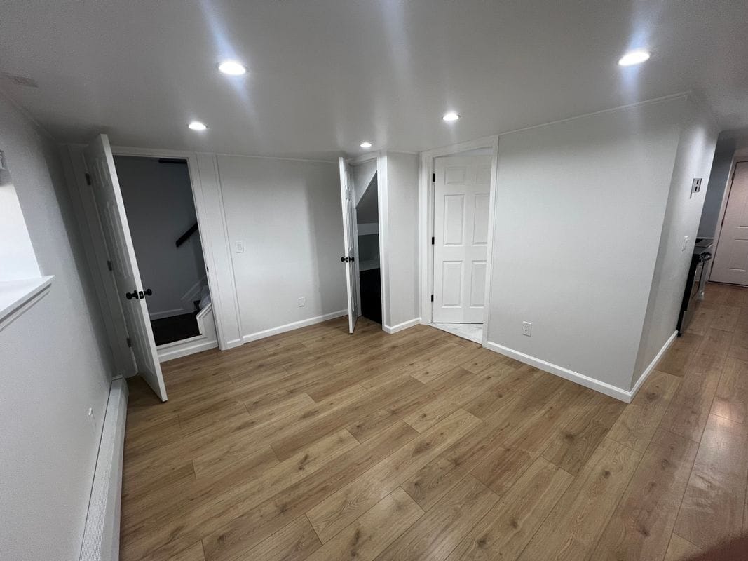 Building Photo - 25 Spruce St