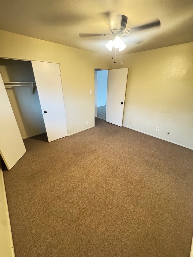 Building Photo - 1160 E Alosta Ave