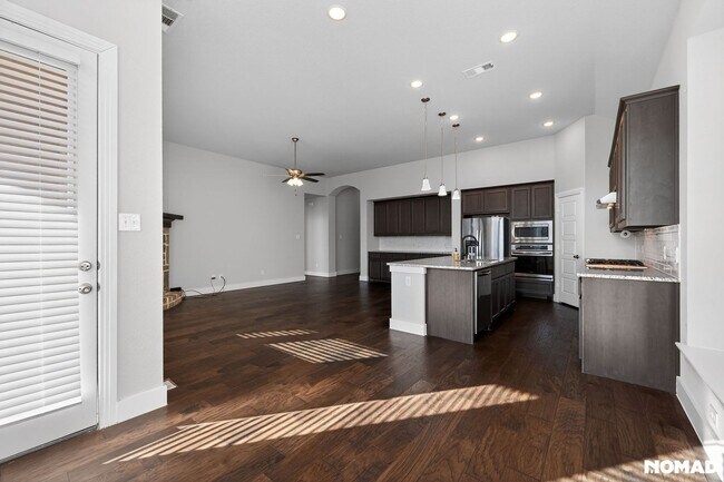 Building Photo - Spacious 4Bd/3Bath House in Little Elm