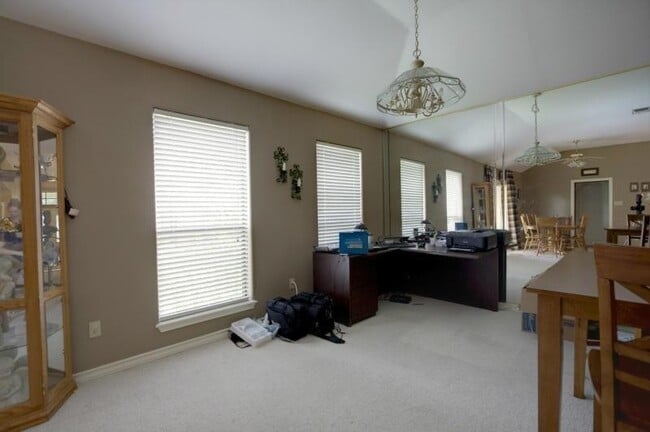 Building Photo - 4510 Silver Hollow Dr